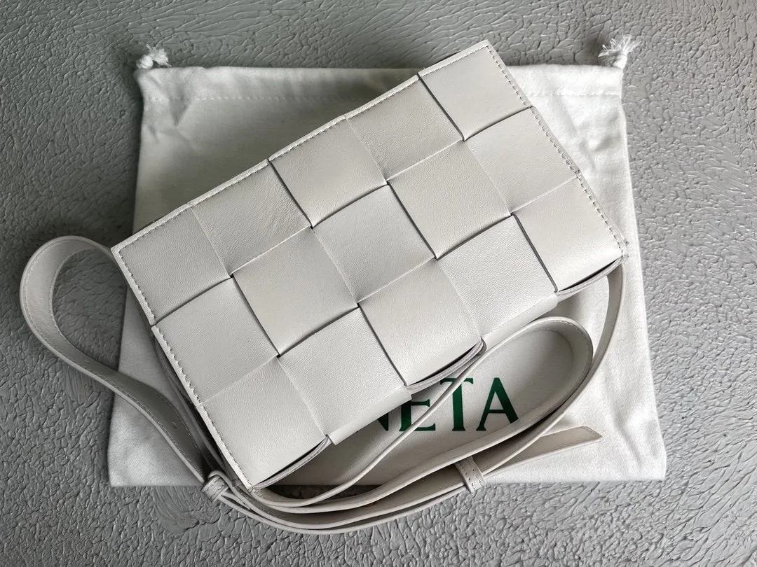 BV Cassette White, For Women, Women’s Bags 9.1in/23cm 578004VMAY19007