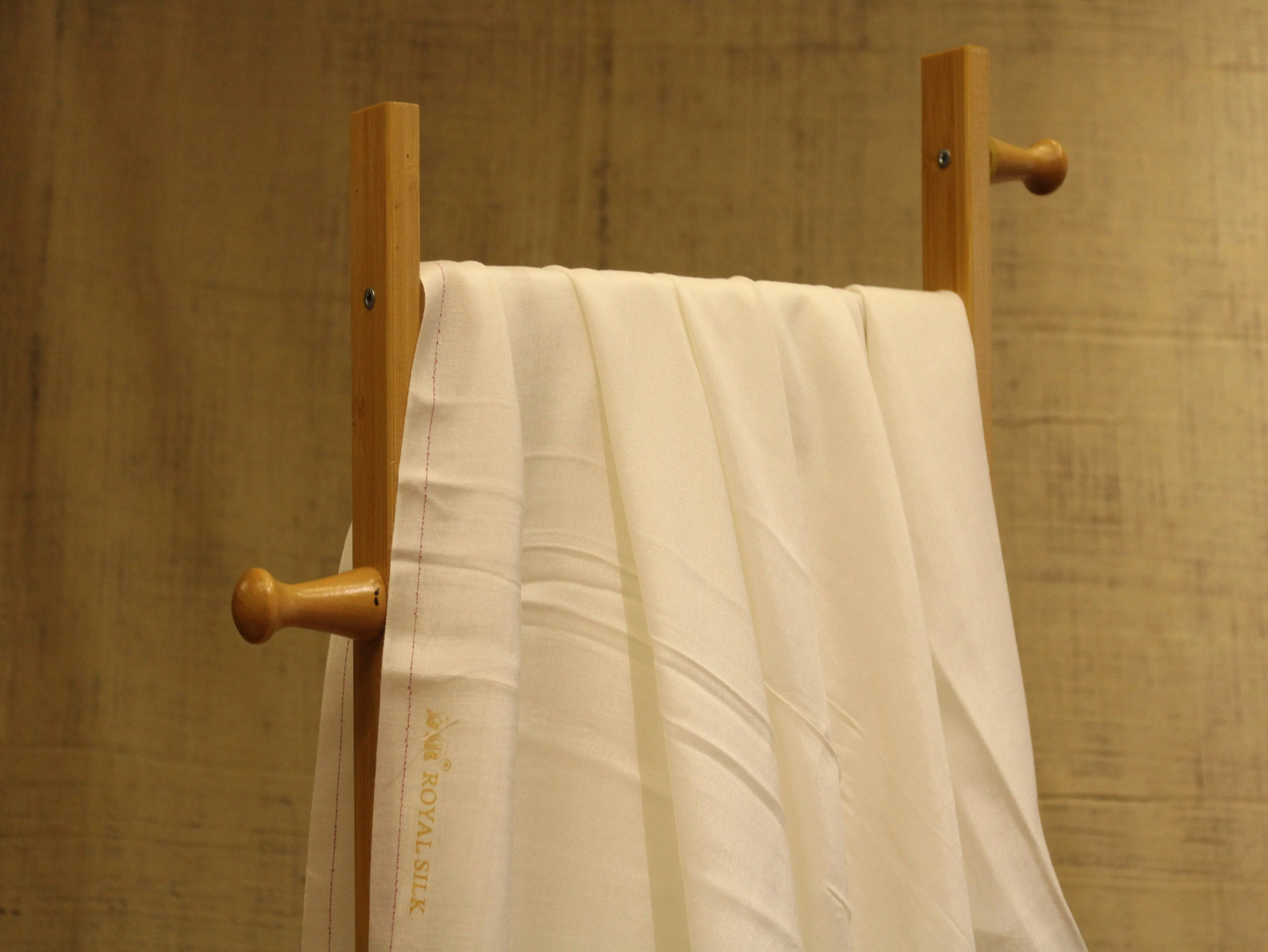 Dyeable Pure Royal Silk Santoon Fabric