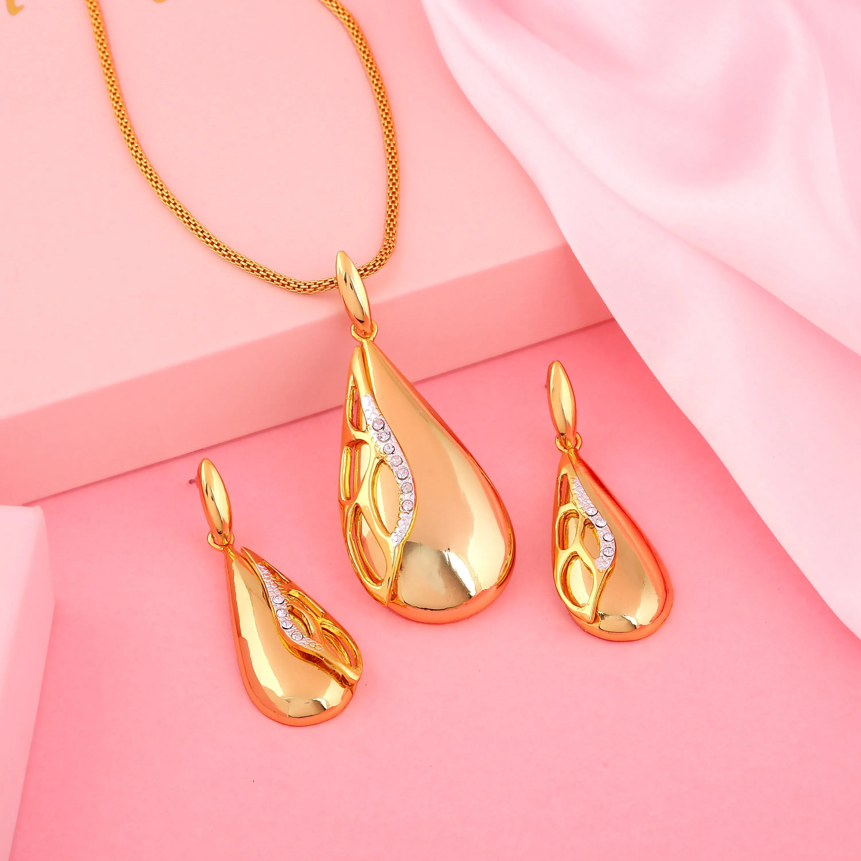 Estele Gold Plated Classic Drop Designer Necklace Set with Crystals for Women