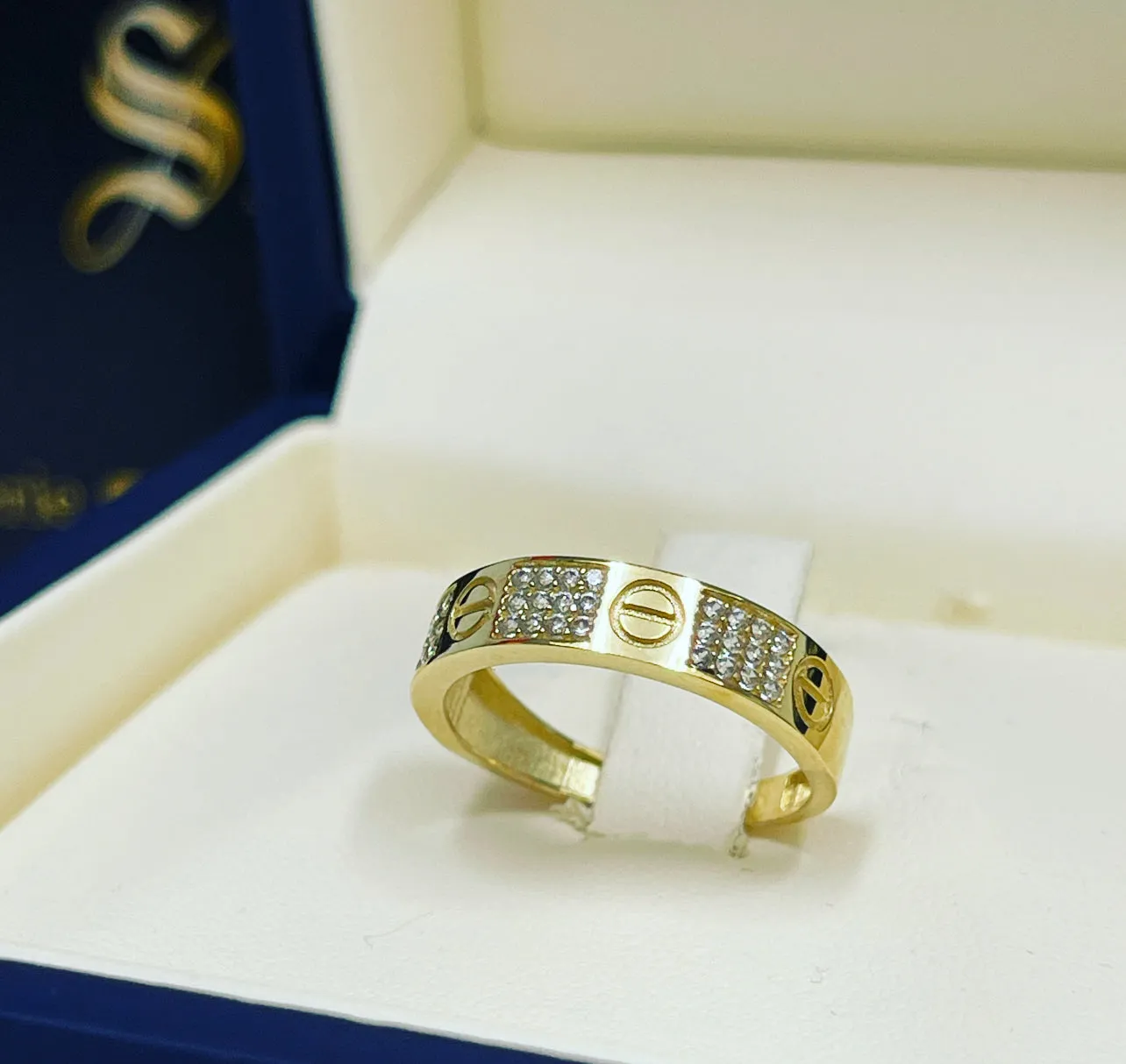 Lovely ring with stones WR370
