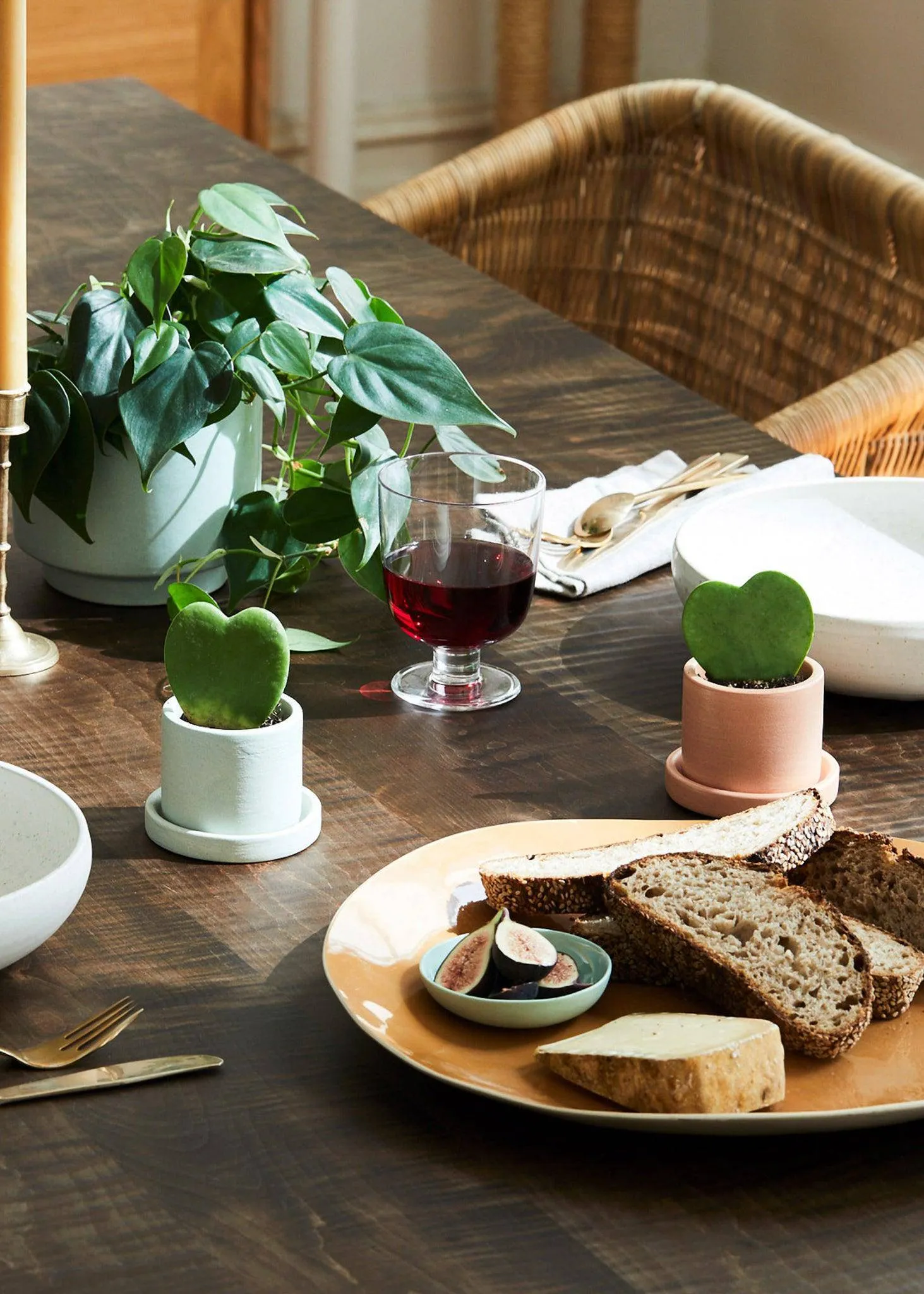Mini Hyde Planter with Saucer - Black
