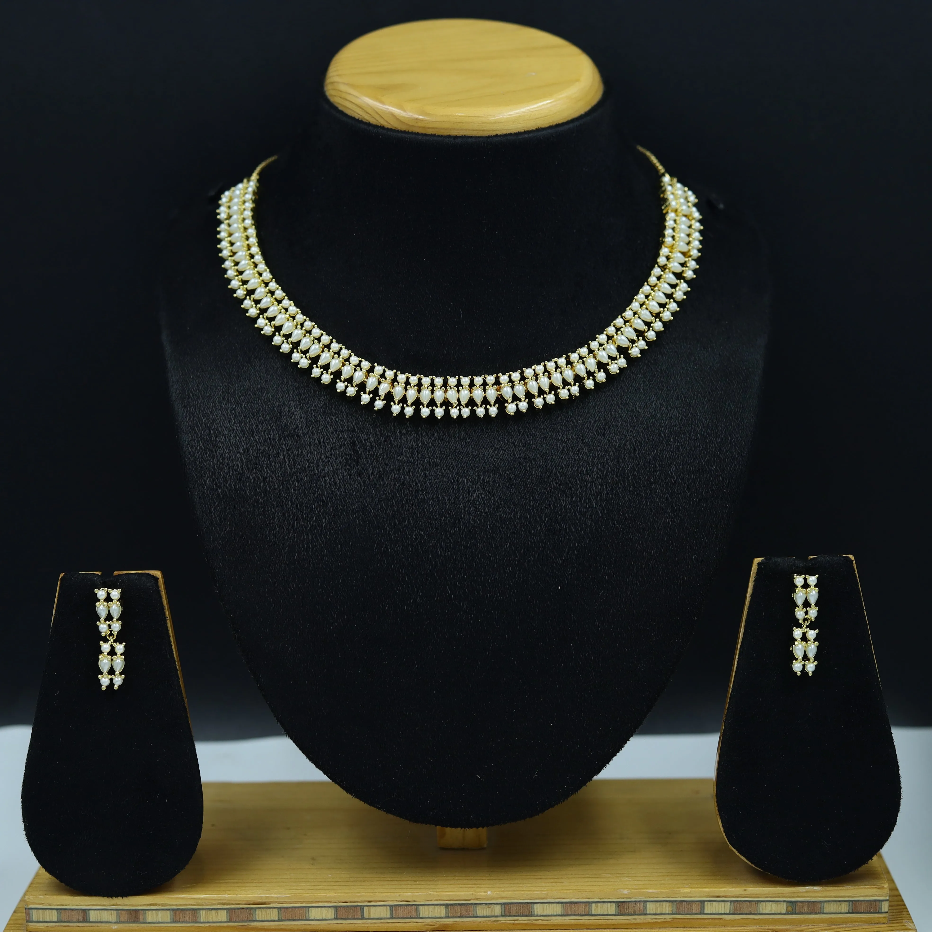 Round Neck Jadau Necklace Set 11541-65