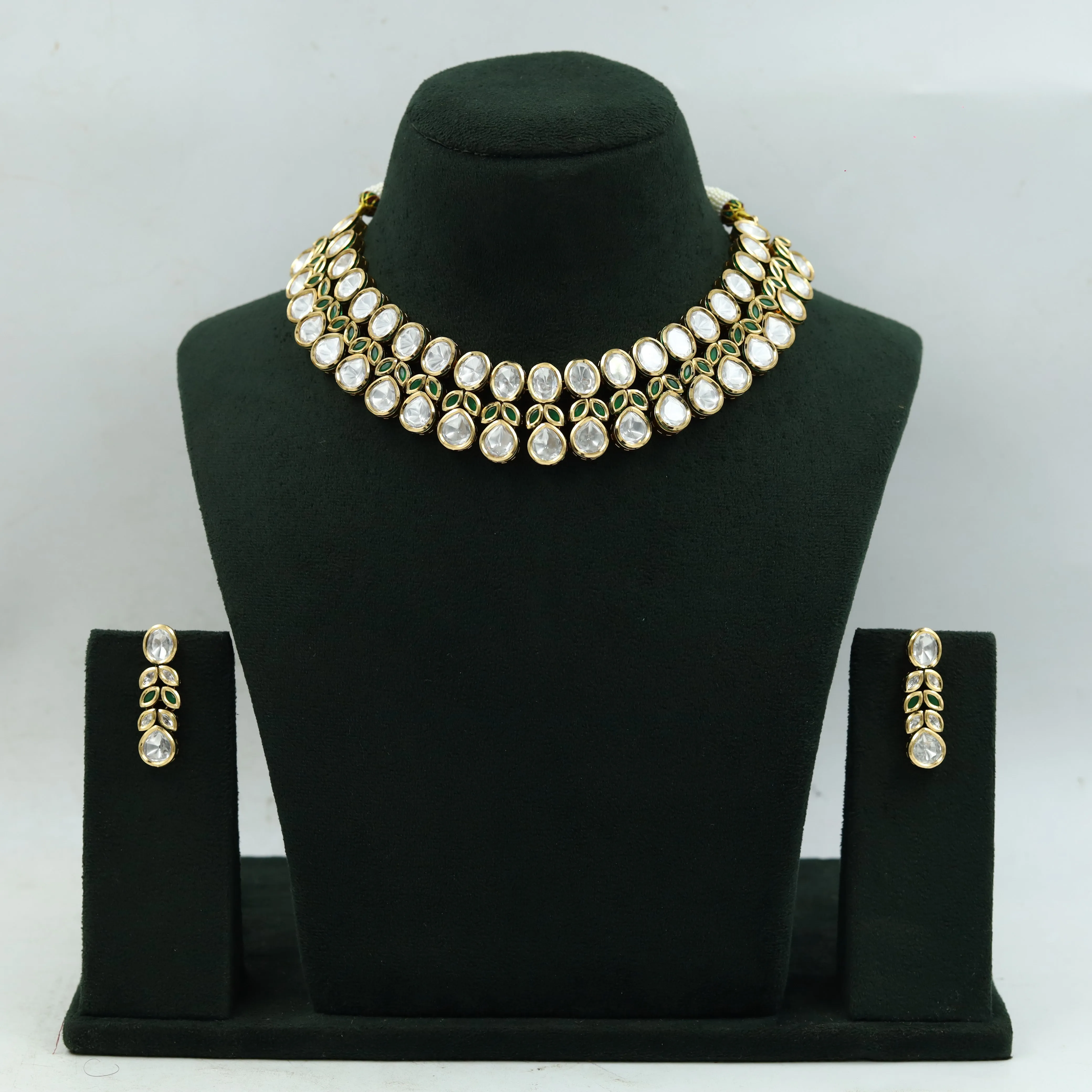 Round Neck Kundan Necklace Set 15210-68